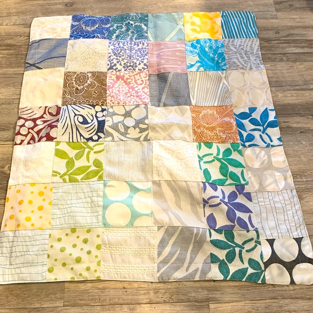 Pavo Lap Quilt